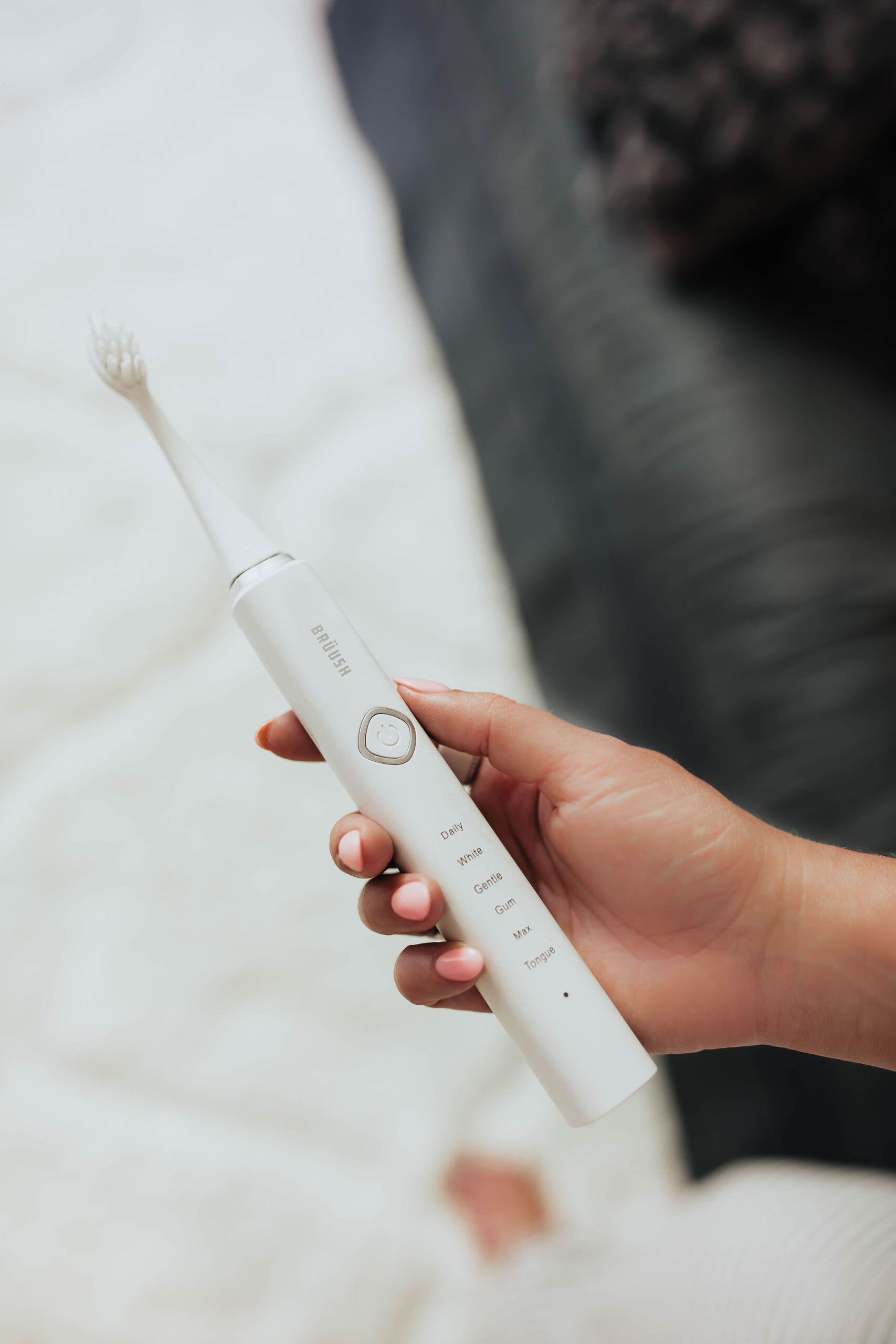 Brüush Review, San Francisco fashion and lifestyle blogger KatWalkSF shares an honest review of the Brüush electronic toothbrush 