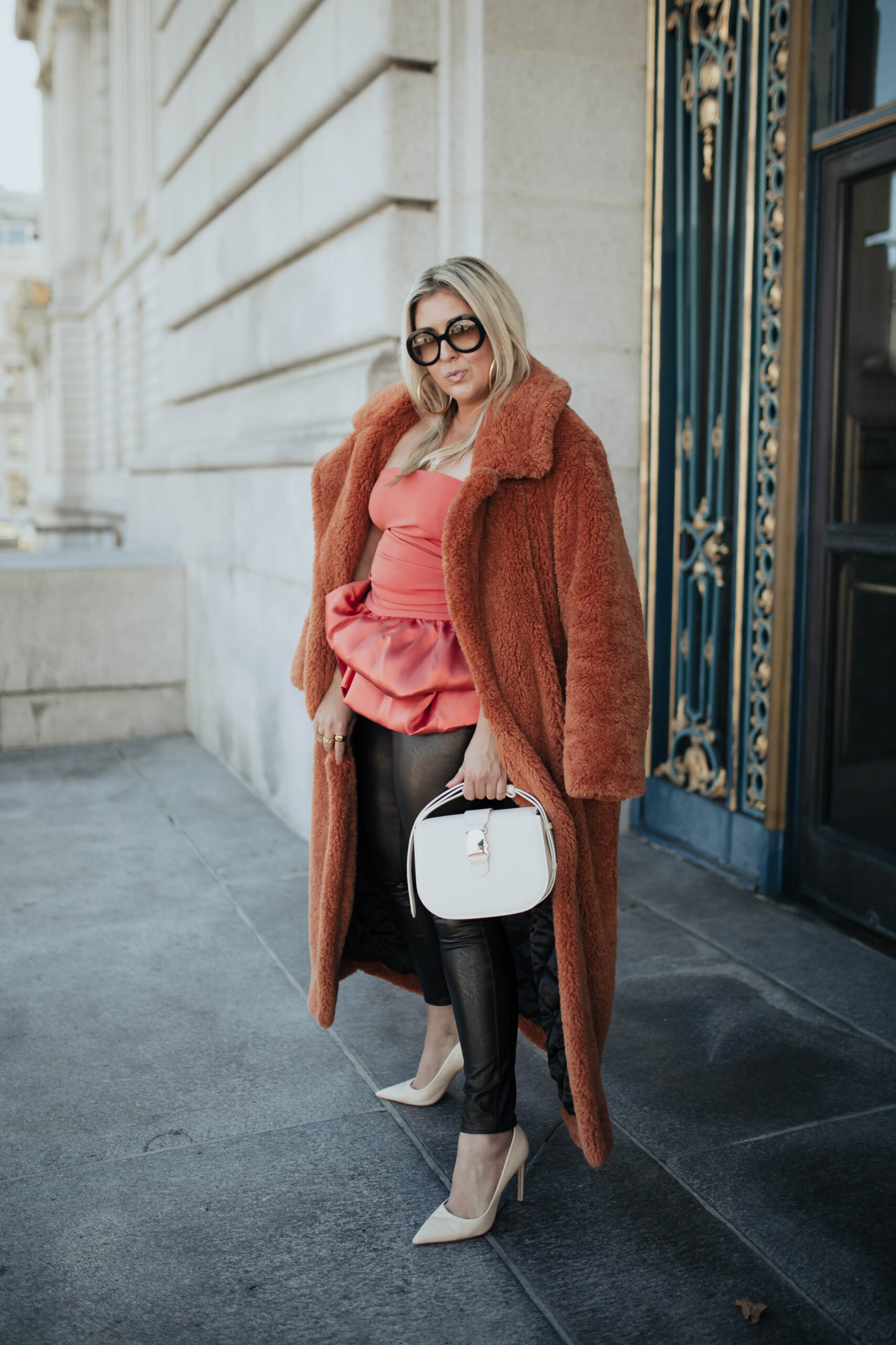 San Francisco blogger styles the new Senreve Cadence bag in front of San Francisco city hall.